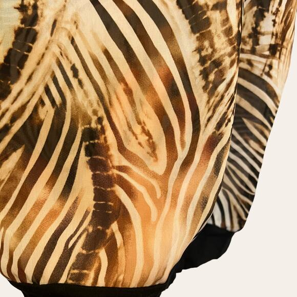 Status by Chenault Tiger Print Short Sleeve Blouse Size M - Picture 5 of 7